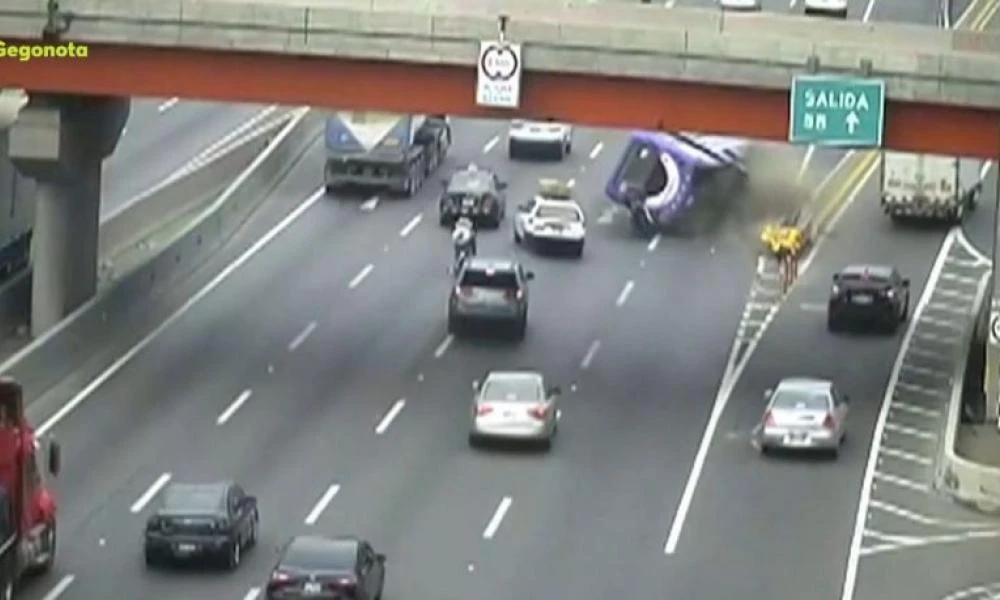 Περού: Σοκαριστικό τροχαίο με 17 τραυματίες (βίντεο)